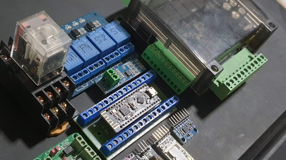 รับเขียนโปรแกรม Microcontroller, PLC